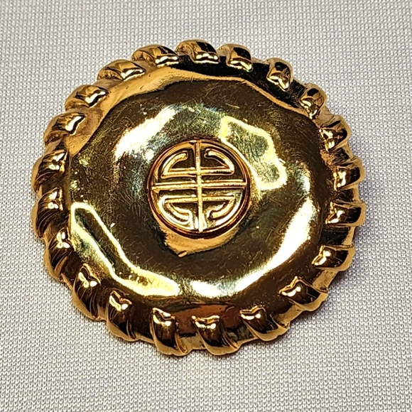 Givenchy Logo Medallion Brooch - Picture 6 of 9